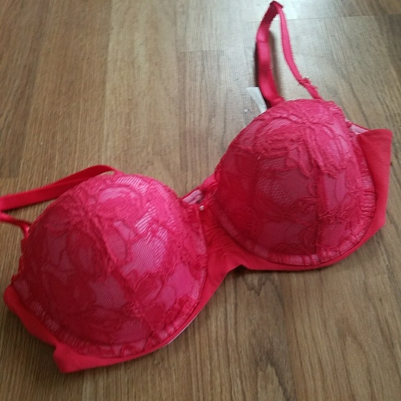 Victoria's Secret Other - ❤️Victoria's Secret Red Lace Bra❤️